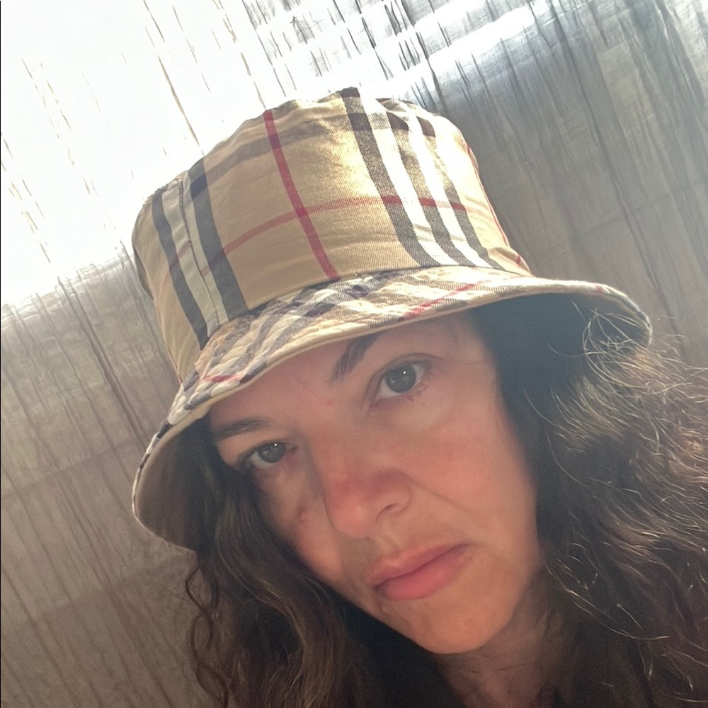 Burberry Tan and Black Hat Classic Curved Brim - Picture 5 of 5